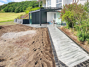 Zuwegung zur Terrasse mit kaltem Wintergarte